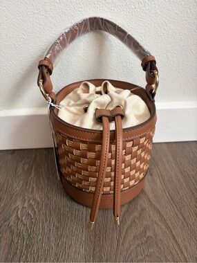 Tommy Bahama NWT Woven Straw & Leather Bucket Bag with Crossbody Strap